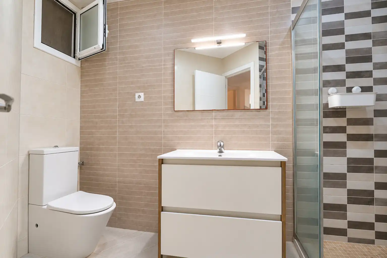 Baño de Piso en venta en La Pineda