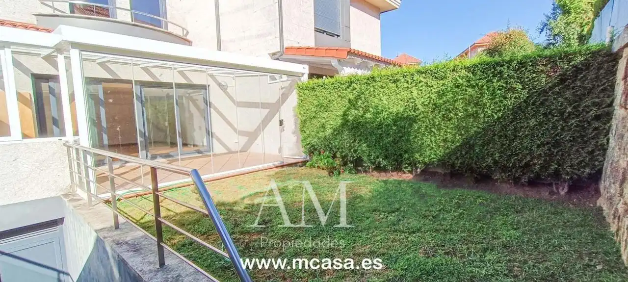Jardí de Casa o xalet en venda en Vigo  amb Calefacció, Jardí privat i Terrassa