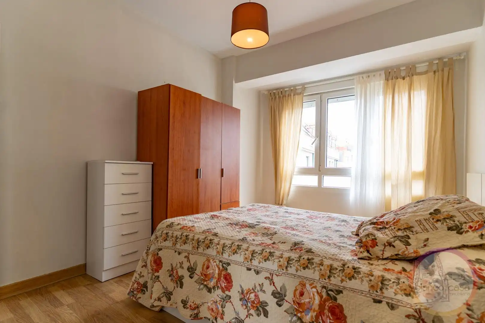 Schlafzimmer von Wohnung zum Verkauf in Carballo mit Möbliert