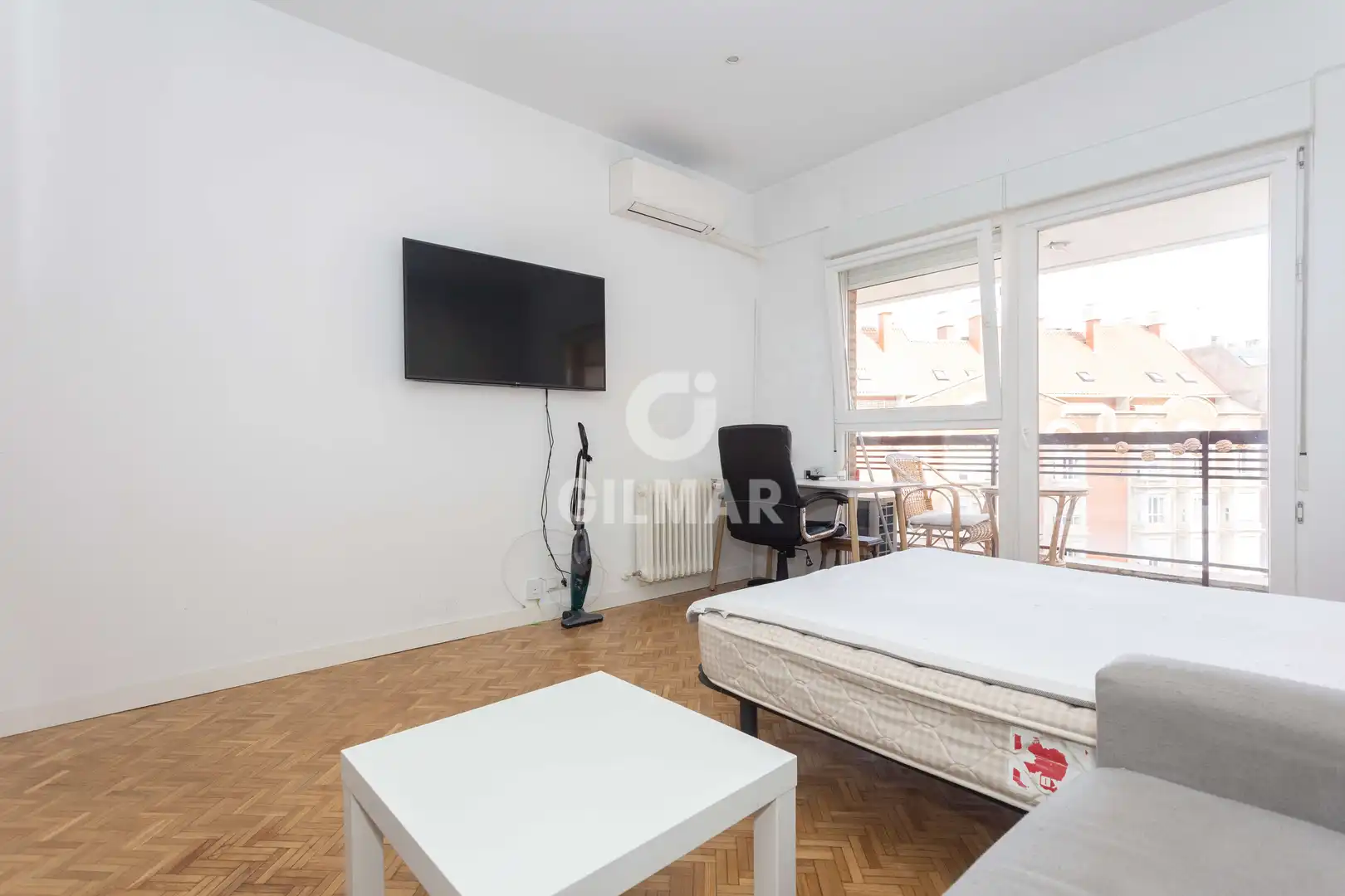 Habitación de Piso en venta en Madrid con Calefacción y Balcón