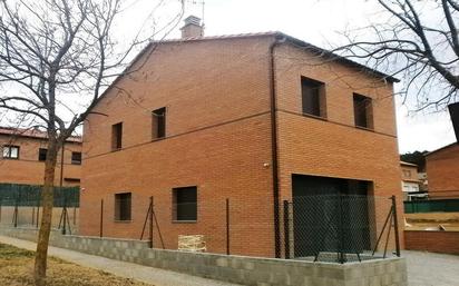 Vista exterior de Casa adosada en venda en Quart amb Terrassa