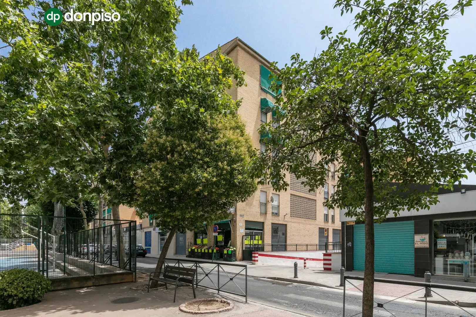 Vista exterior de Piso en venta en Granada con Calefacción
