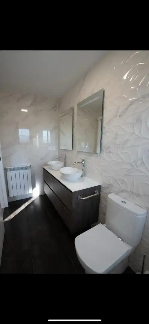 Bany de Casa o xalet en venda en A Merca   amb Jardí privat, Terrassa i Moblat