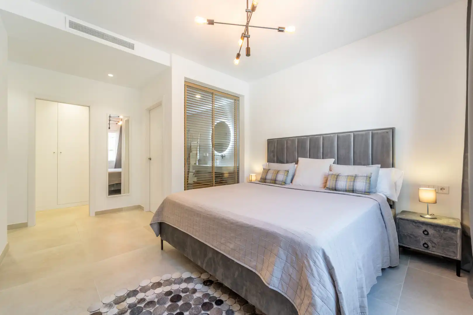 Schlafzimmer von Wohnungen zur Miete in Benalmádena mit Klimaanlage, Terrasse und Schwimmbad
