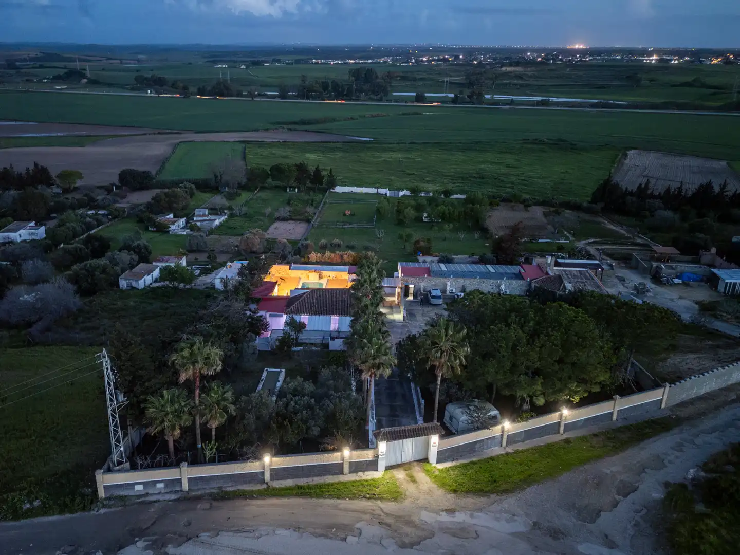 Vista exterior de Casa o xalet en venda en Chiclana de la Frontera amb Aire condicionat, Calefacció i Jardí privat
