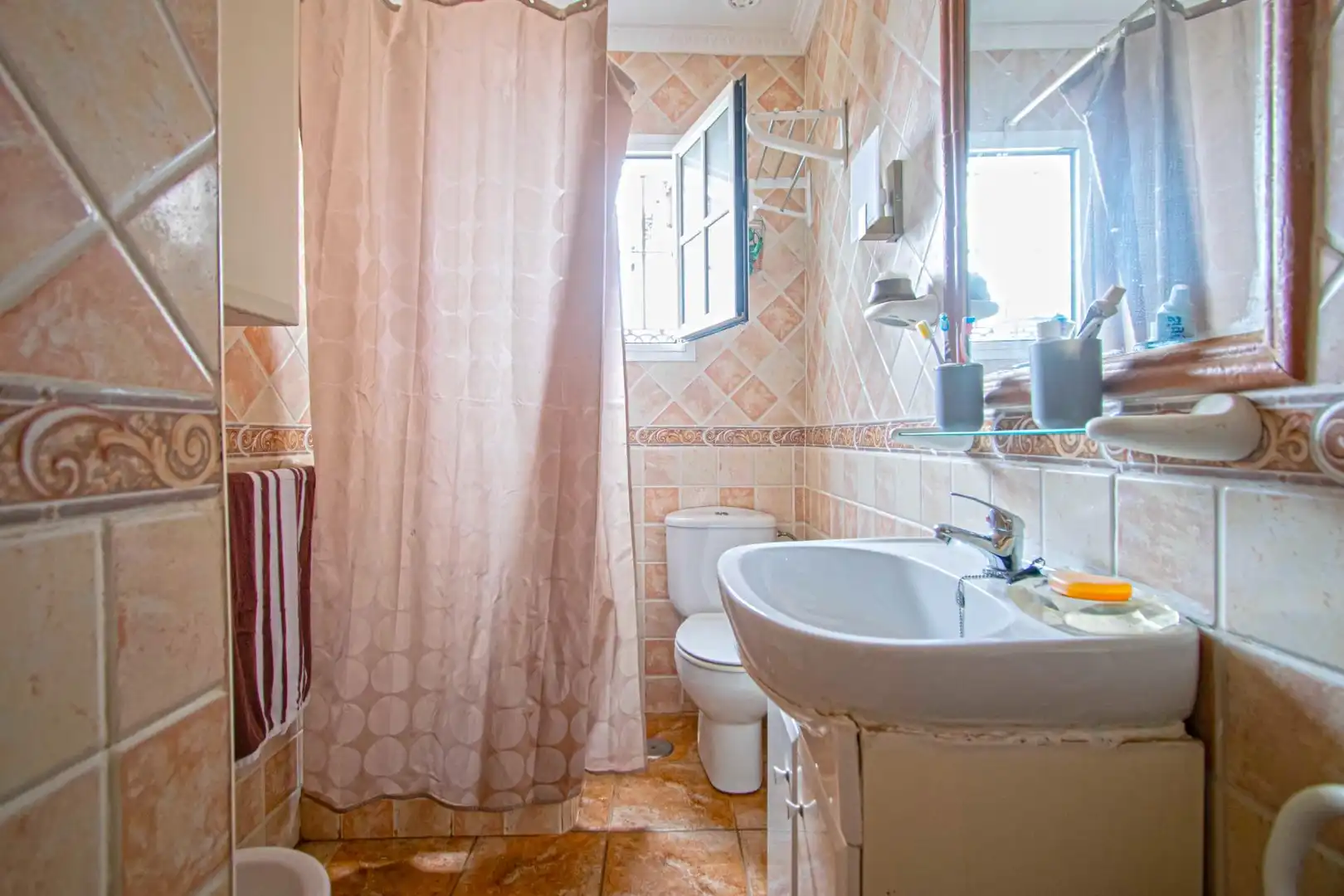 Bany de Casa o xalet en venda en La Rinconada amb Terrassa i Piscina
