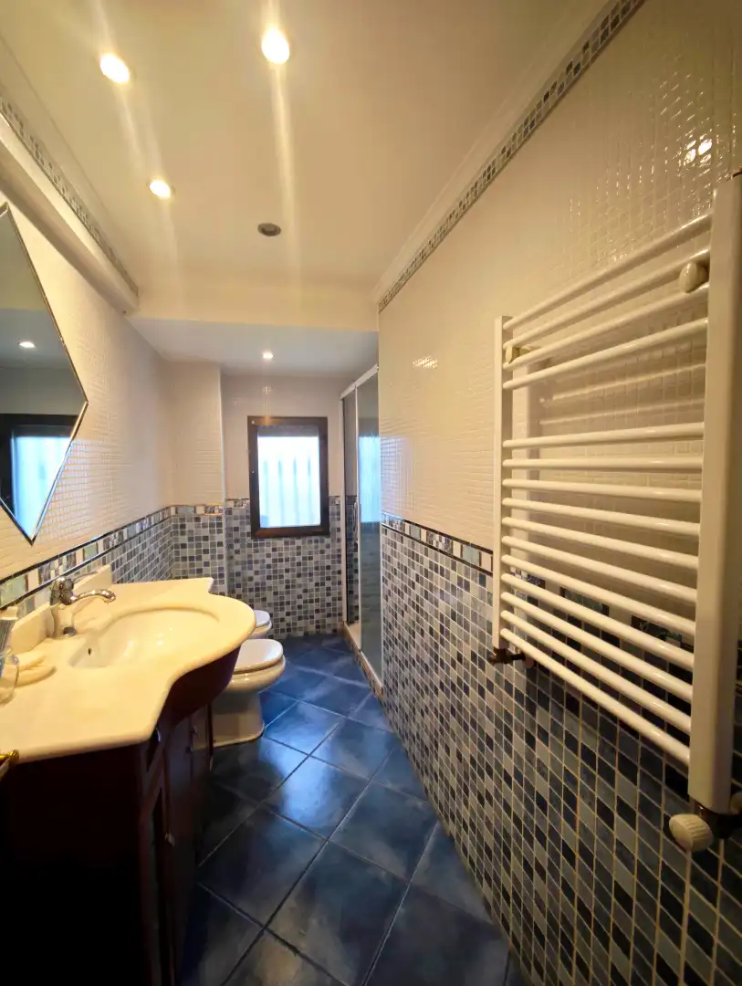 Badezimmer von Wohnung zum Verkauf in Iurreta mit Heizung, Möbliert und Balkon