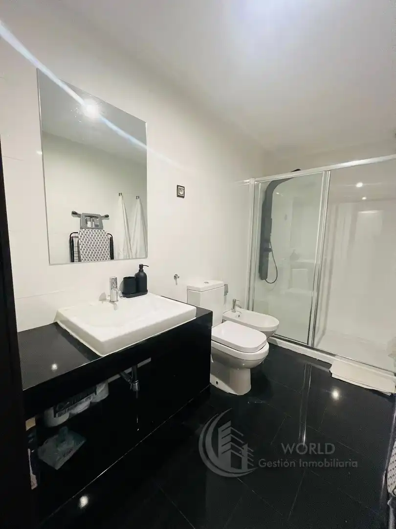 Baño de Dúplex de alquiler en Madrid con Aire acondicionado, Calefacción y Amueblado