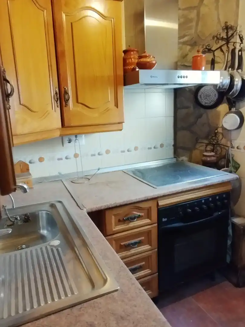 Cuina de Casa o xalet en venda en Porcuna amb Calefacció, Jardí privat i Terrassa