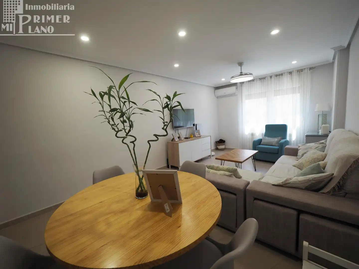 Sala de estar de Piso en venta en Tomelloso con Aire acondicionado, Calefacción y Balcón