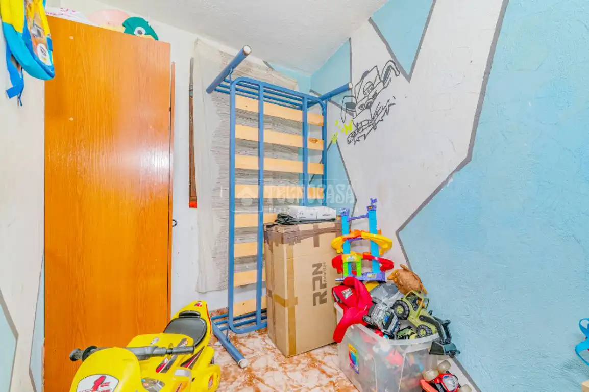 Casa adosada en venta en La Zubia con Terraza