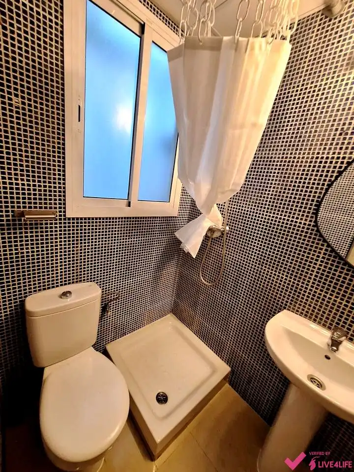 Bany de Estudi de lloguer en Sevilla amb Aire condicionat i Moblat
