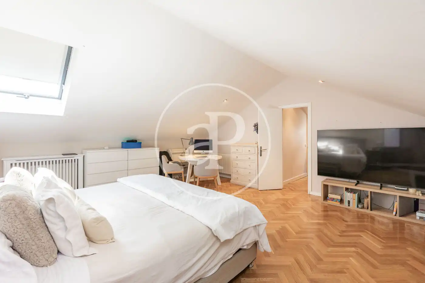 Habitación de Casa adosada en venta en Madrid con Aire acondicionado, Calefacción y Jardín privado
