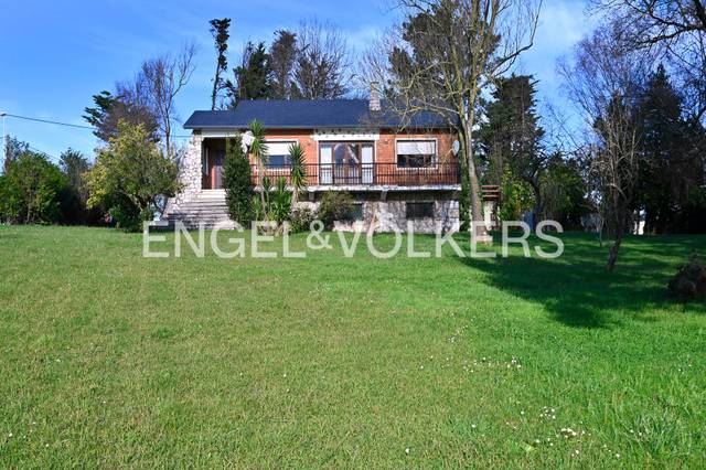 Casa-chalet en Venta en Carretera Ongayo en Suances