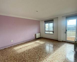 Living room of Flat to rent in Requena  with Heating, Oven and Washing machine