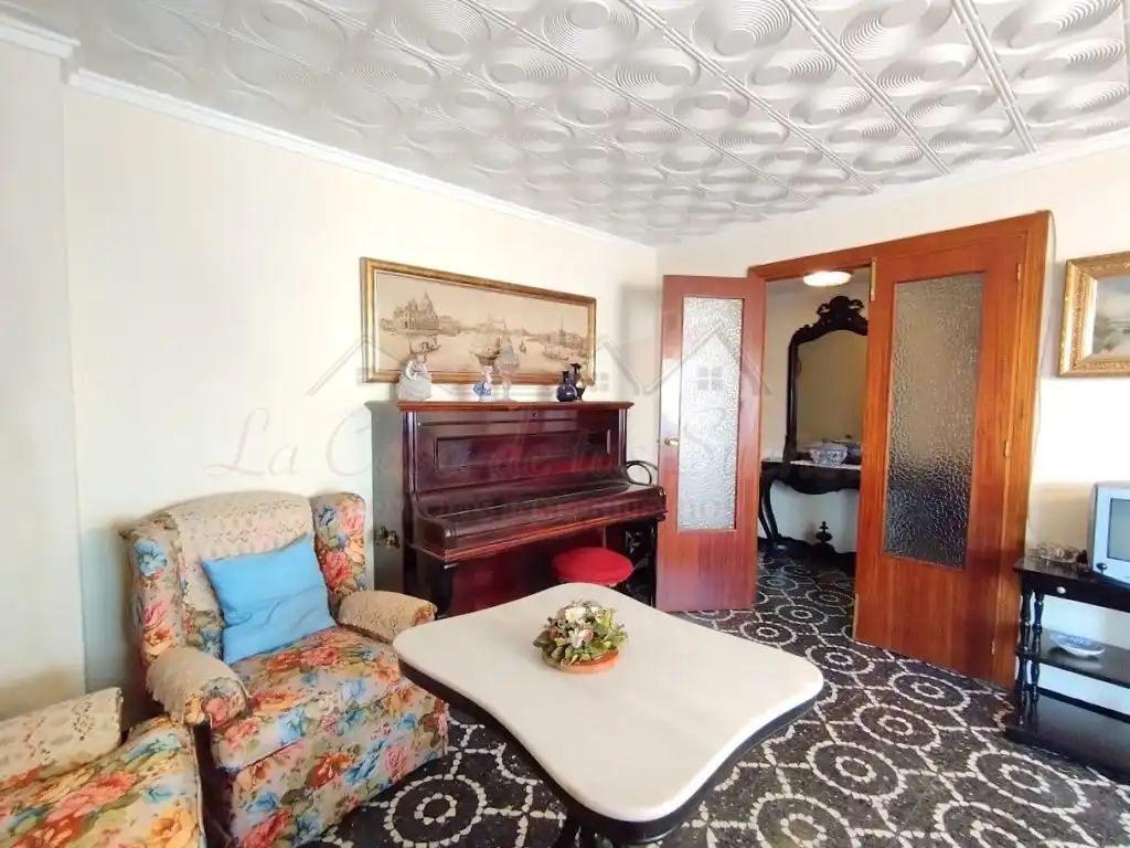 Wohnzimmer von Wohnung zum Verkauf in Sax