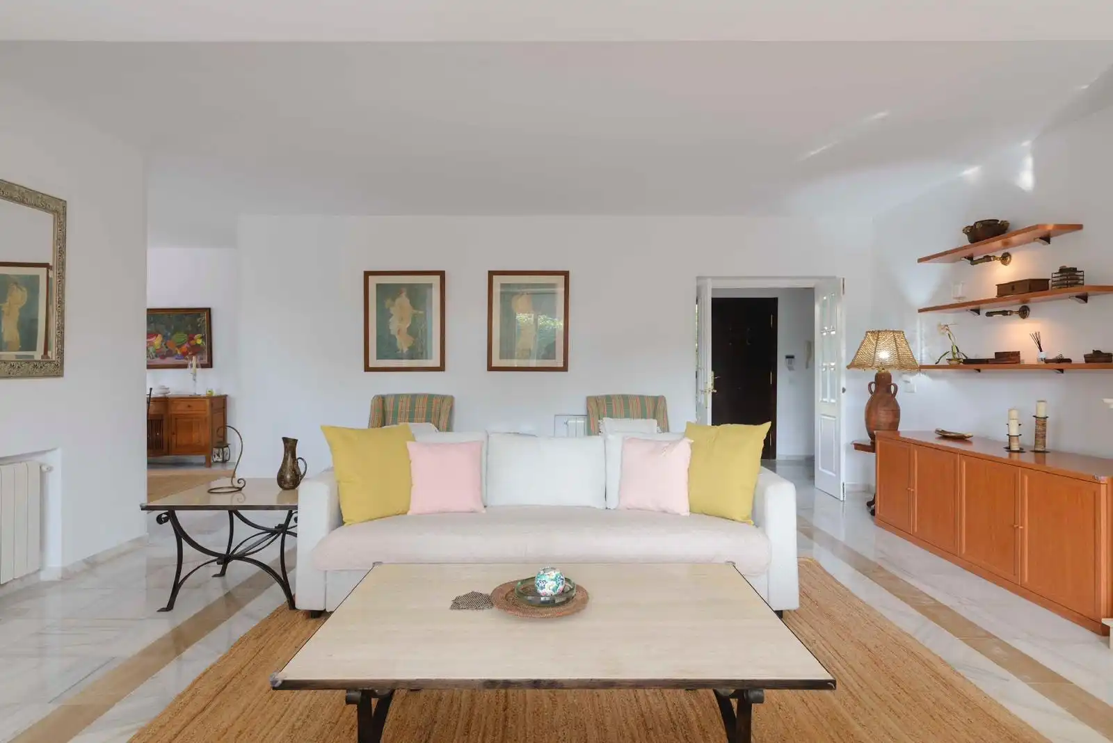 Sala d'estar de Casa o xalet de lloguer en Marbella amb Jardí privat, Terrassa i Piscina