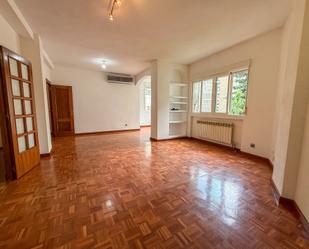 Sala d'estar de Pis de lloguer en  Madrid Capital amb Aire condicionat, Calefacció i Es permeten mascotes