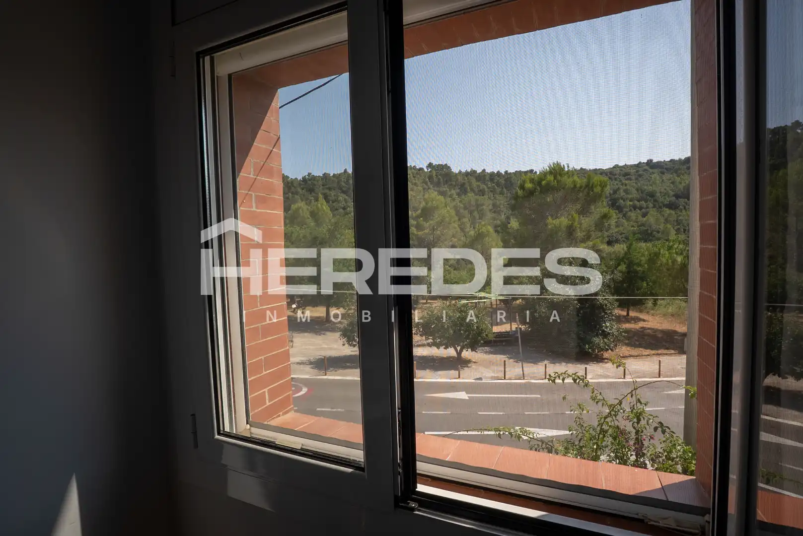 Dormitori de Casa o xalet en venda en Torrelles de Llobregat amb Jardí privat, Terrassa i Moblat