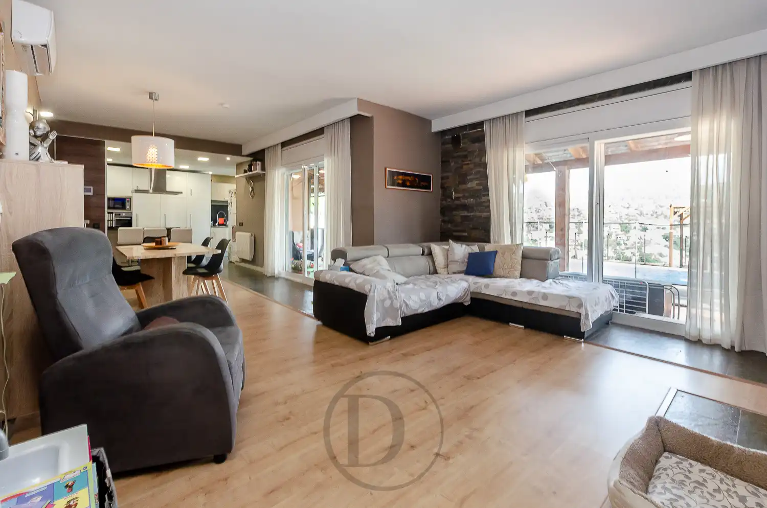 House with pool for sale in Carrer Venècia, imagen 4