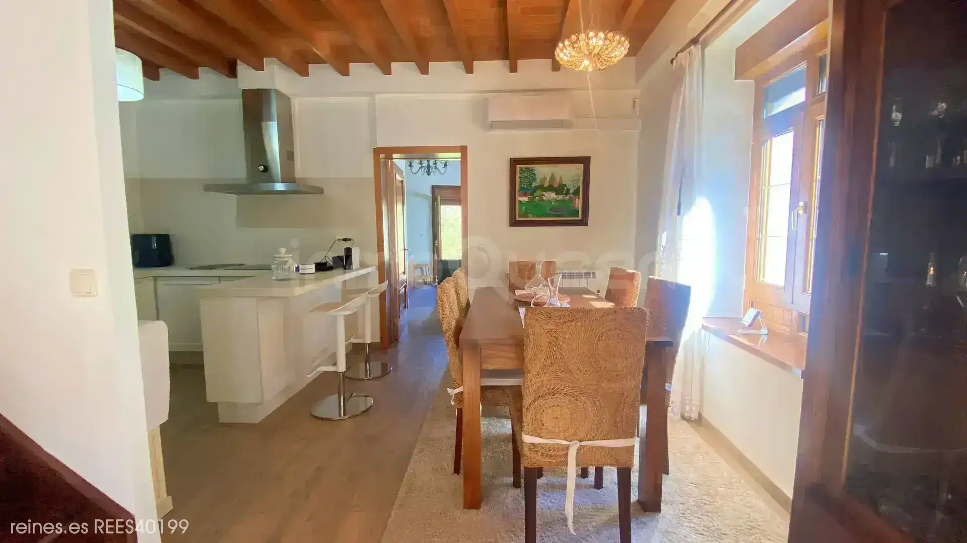 Menjador de Casa o xalet en venda en Santo Adriano amb Calefacció, Jardí privat i Terrassa