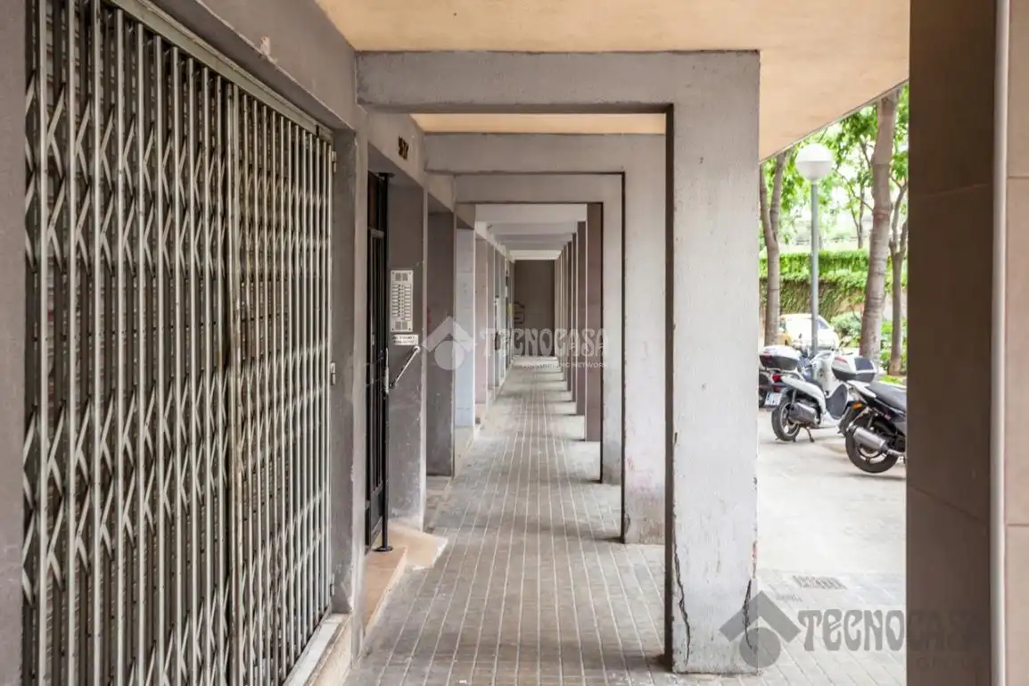 Wohnung zum Verkauf in Barcelona mit Klimaanlage, Heizung und Möbliert