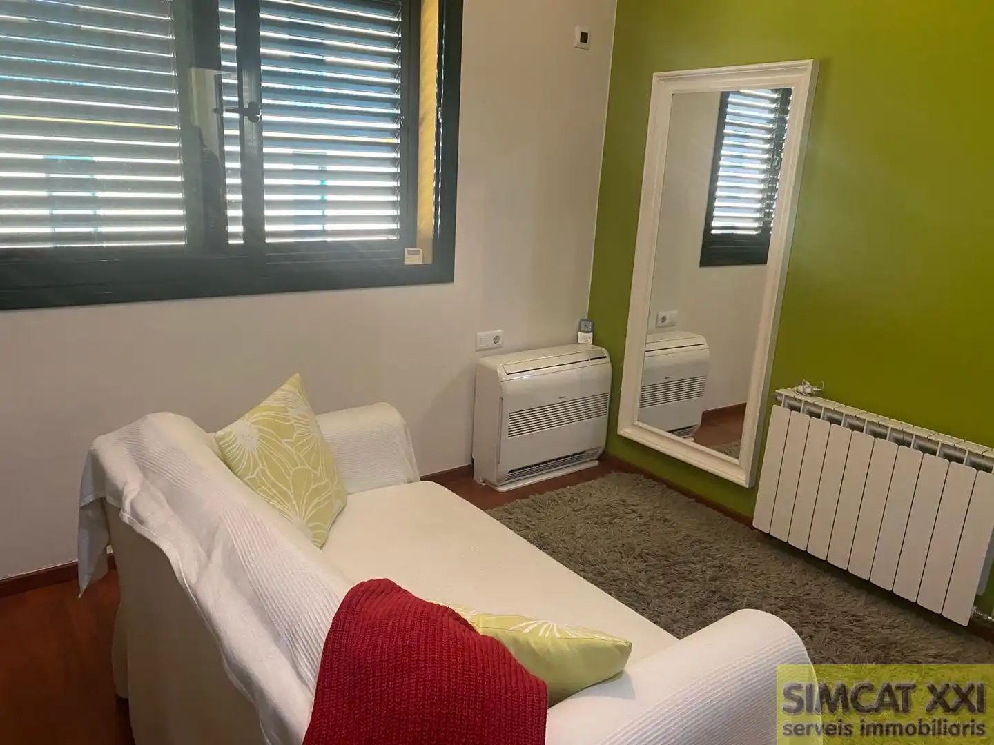 Sala de estar de Casa adosada en venta en Navata con Aire acondicionado, Calefacción y Parquet