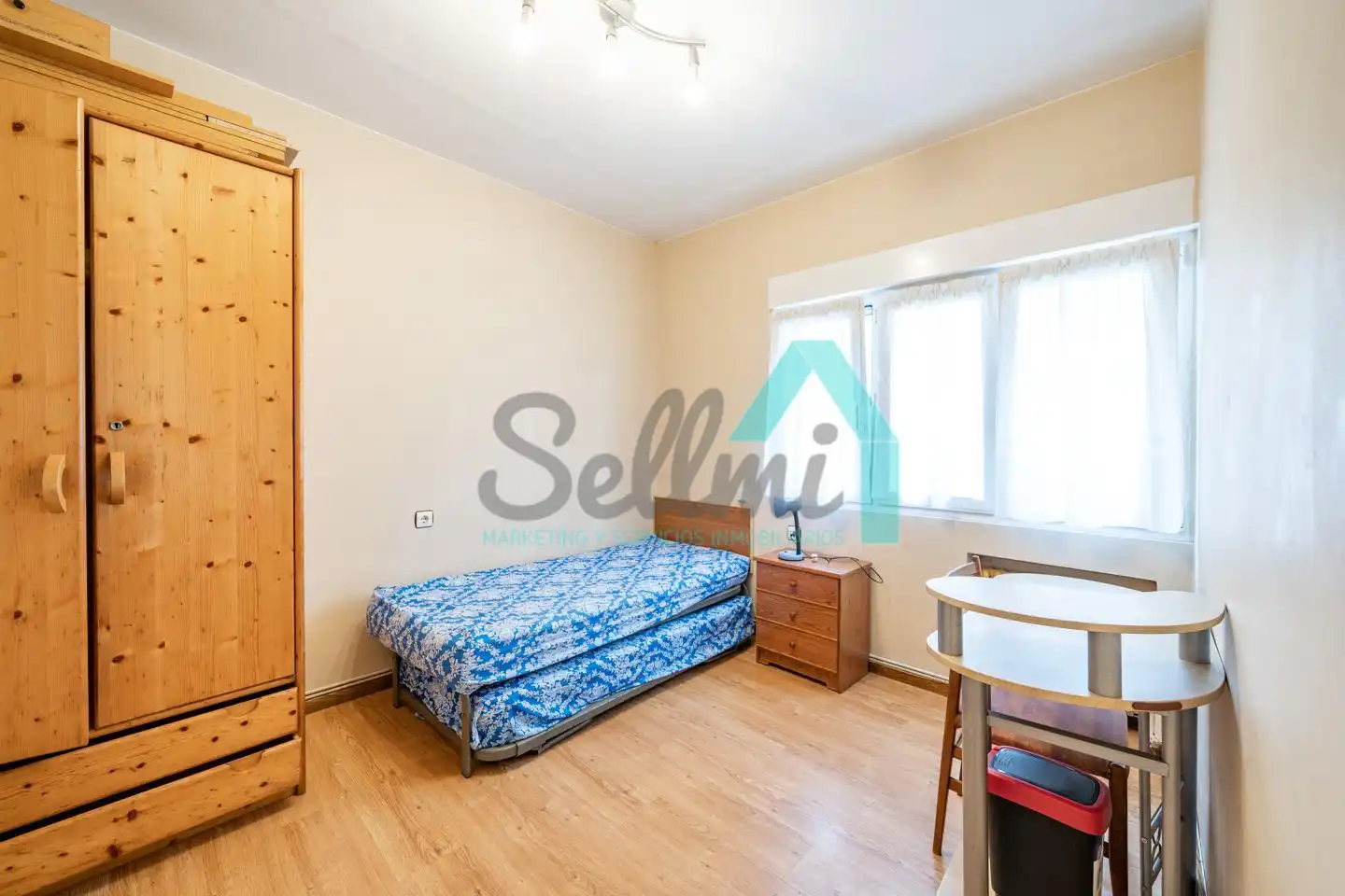 Bedroom of Flat for share in Este