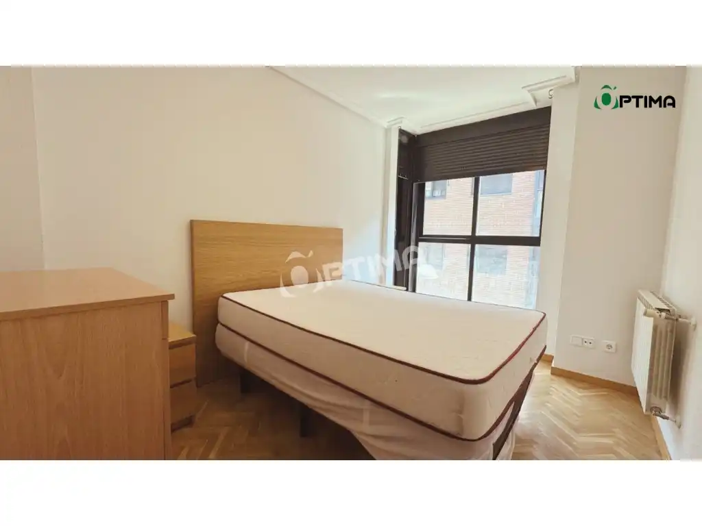 Bedroom of Flat for rent in Madrid