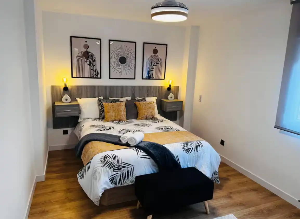 Bedroom of Apartments for rent in Zaragoza  with Air Conditioner, Heating and Parquet flooring