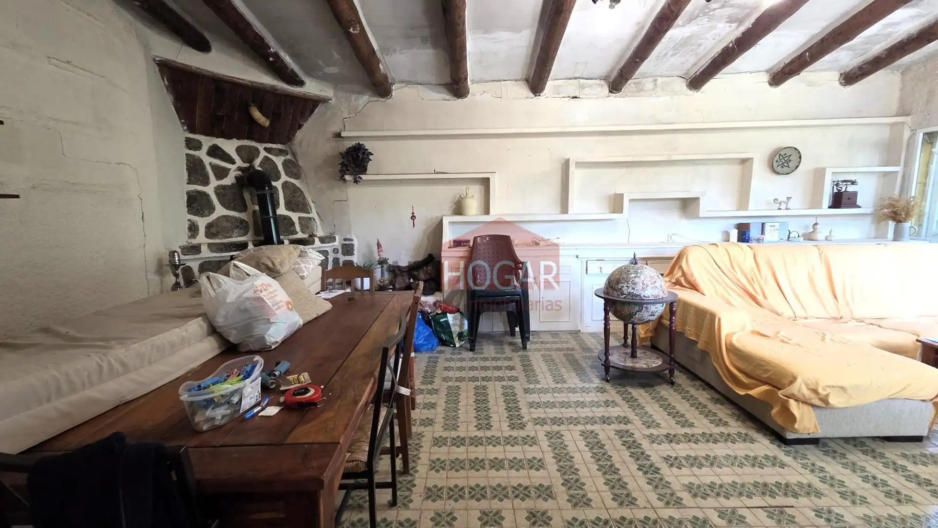 Sala d'estar de Casa o xalet en venda en Herradón de Pinares amb Calefacció i Moblat