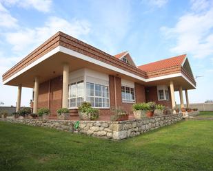 Außenansicht von Haus oder Chalet zum verkauf in Santillana del Mar mit Terrasse