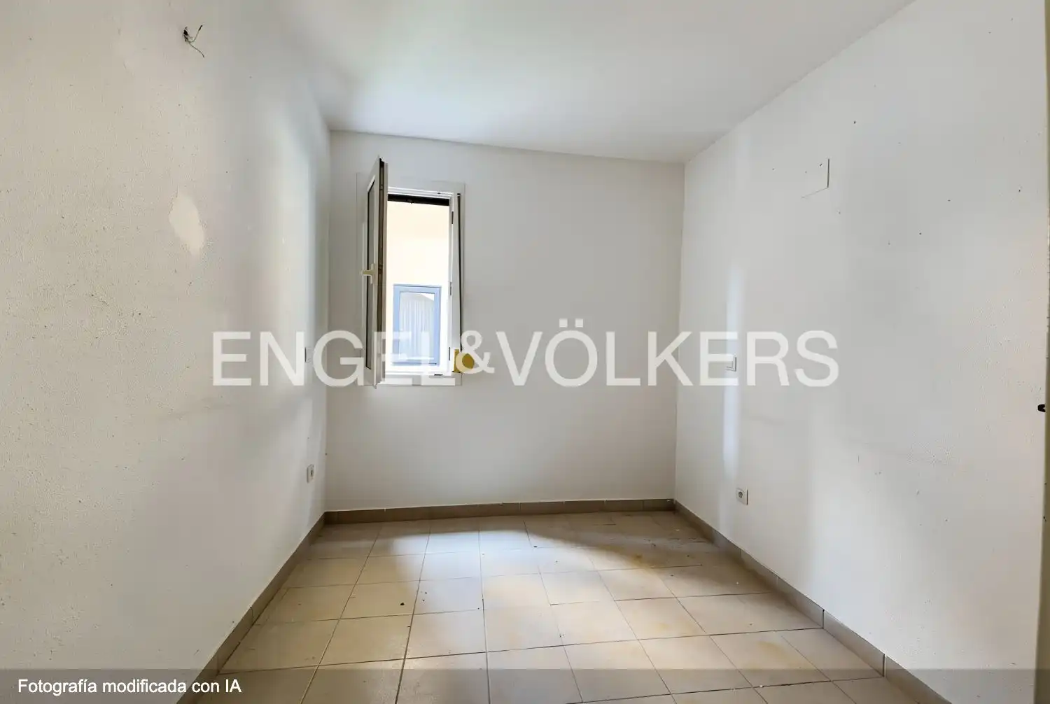 Wohnung zum Verkauf in Sitges mit Heizung, Privatgarten und Terrasse
