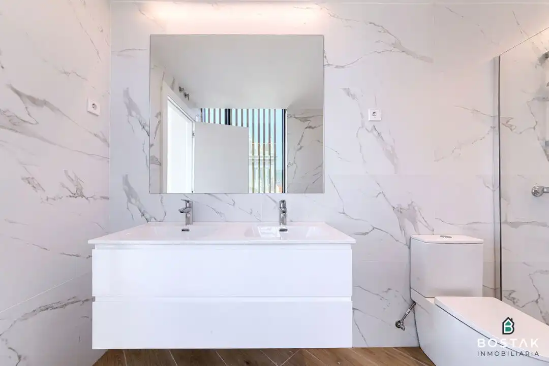 Baño de Piso de alquiler en Bilbao  con Calefacción y Terraza