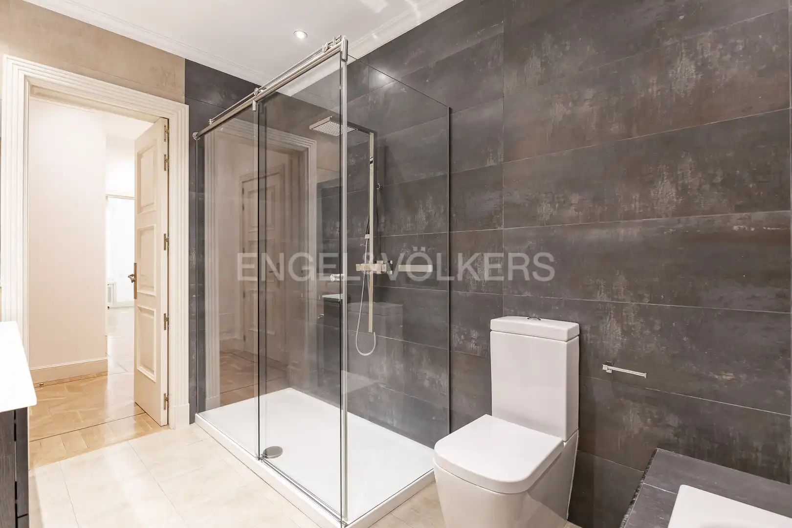 Badezimmer von Wohnung zur Miete in Madrid mit Klimaanlage und Heizung