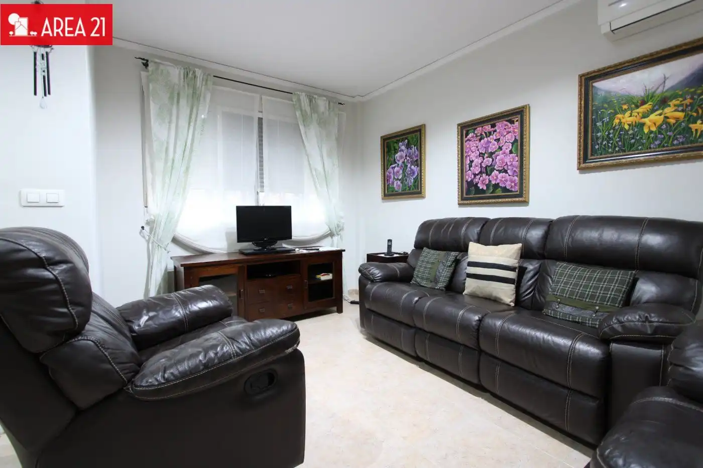 Living room of Detached homes for rent in La Pobla de Vallbona  with Air Conditioner, Heating and Terrace