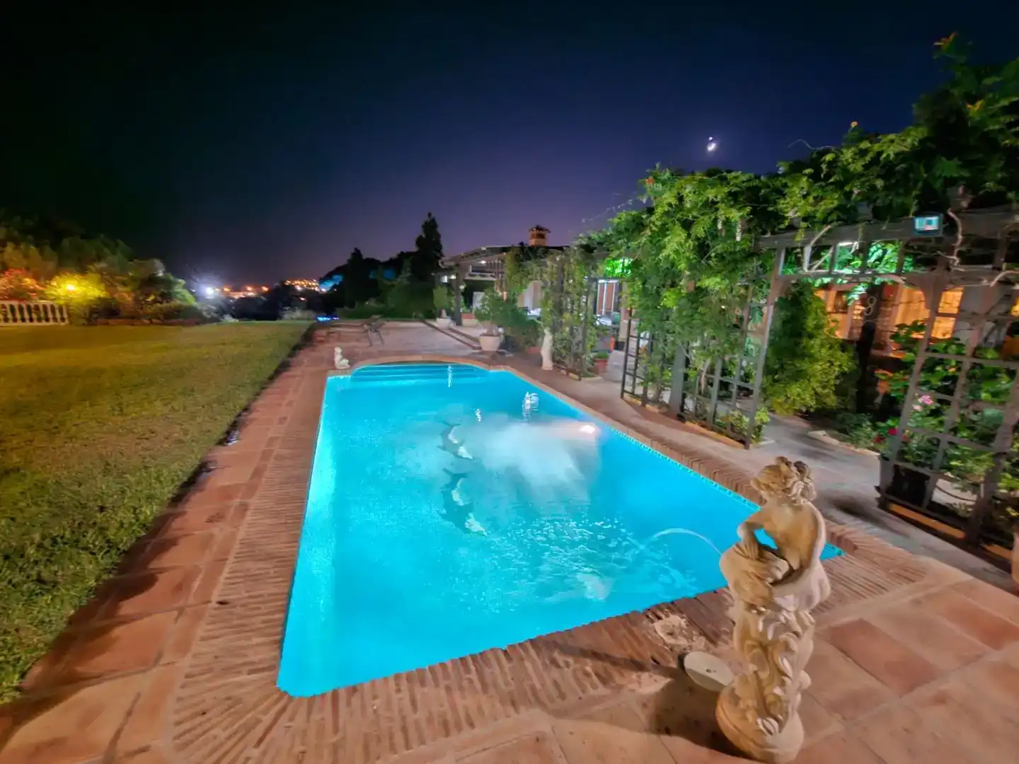 Schwimmbecken von Wohnung zur Miete in Mijas mit Klimaanlage, Privatgarten und Parkett