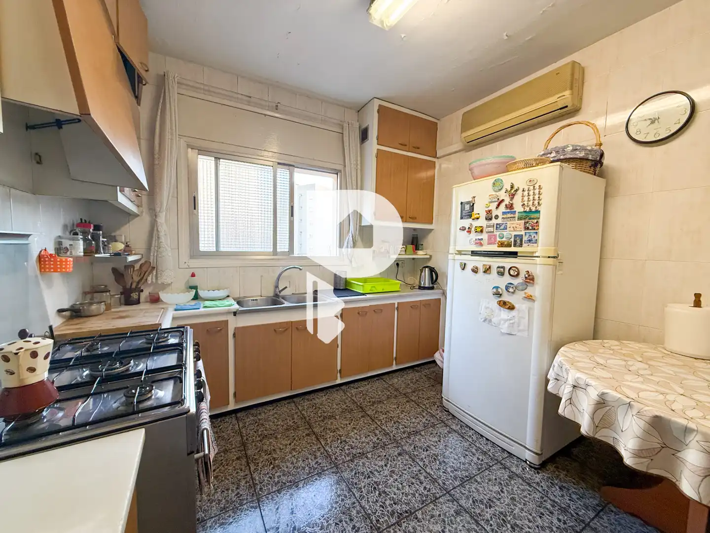Cuina de Casa o xalet en venda en Sant Vicenç Dels Horts amb Aire condicionat, Calefacció i Terrassa