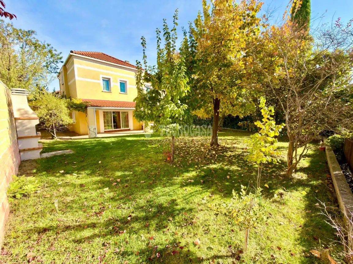 Jardí de Casa o xalet en venda en Cabanillas del Campo amb Calefacció i Piscina comunitària