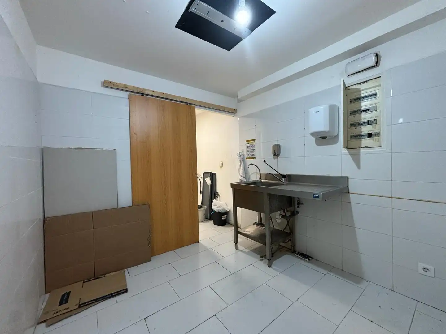 Commercial properties for rent in Avenida banys, dels, Lluminetes