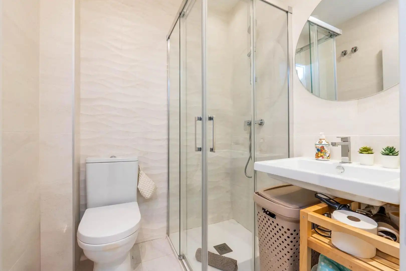 Baño de Piso en venta en Granada con Aire acondicionado, Calefacción y Jardín privado