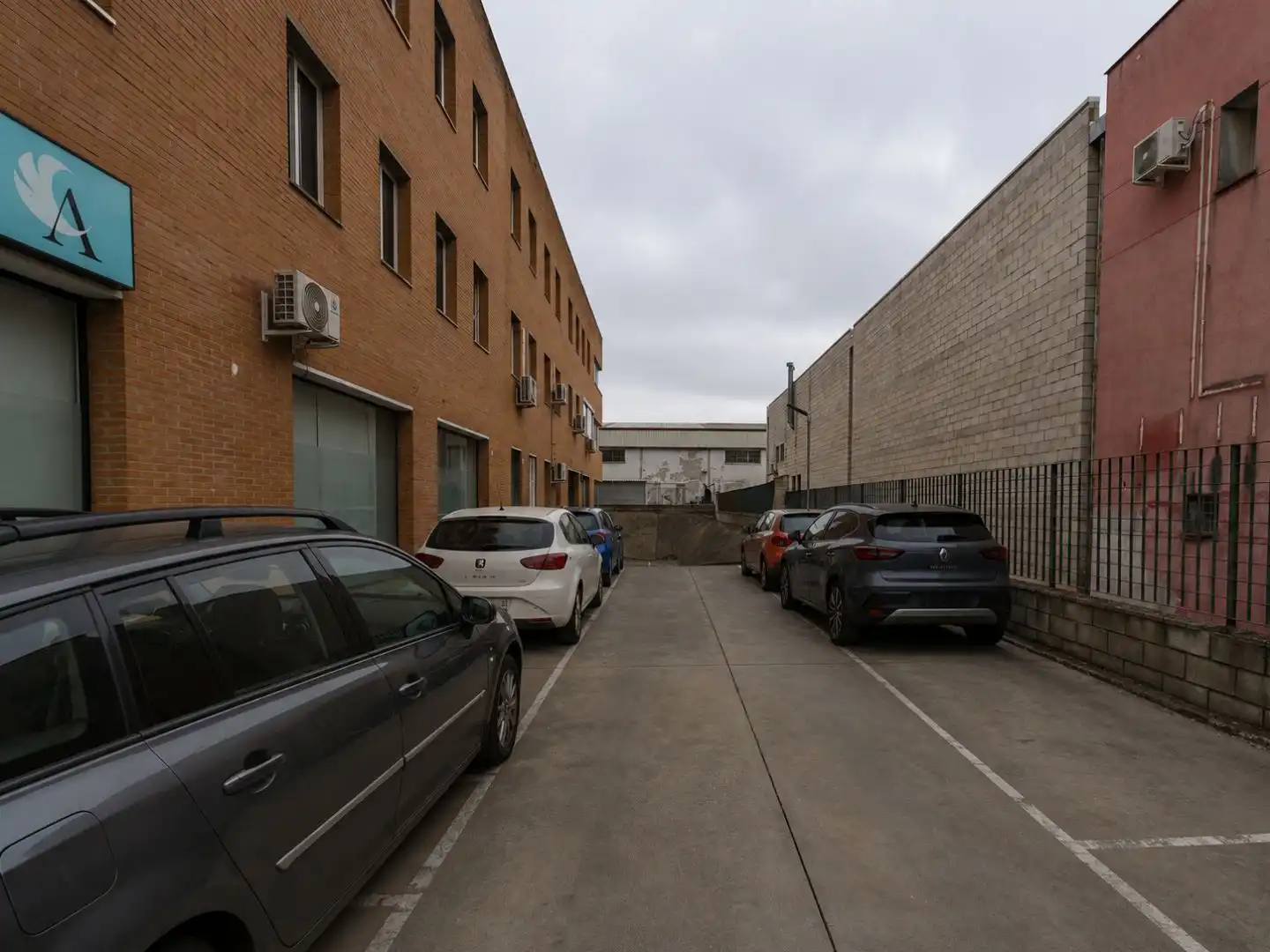 Parking of Office for rent in Mairena del Aljarafe  with Air Conditioner and Alarm