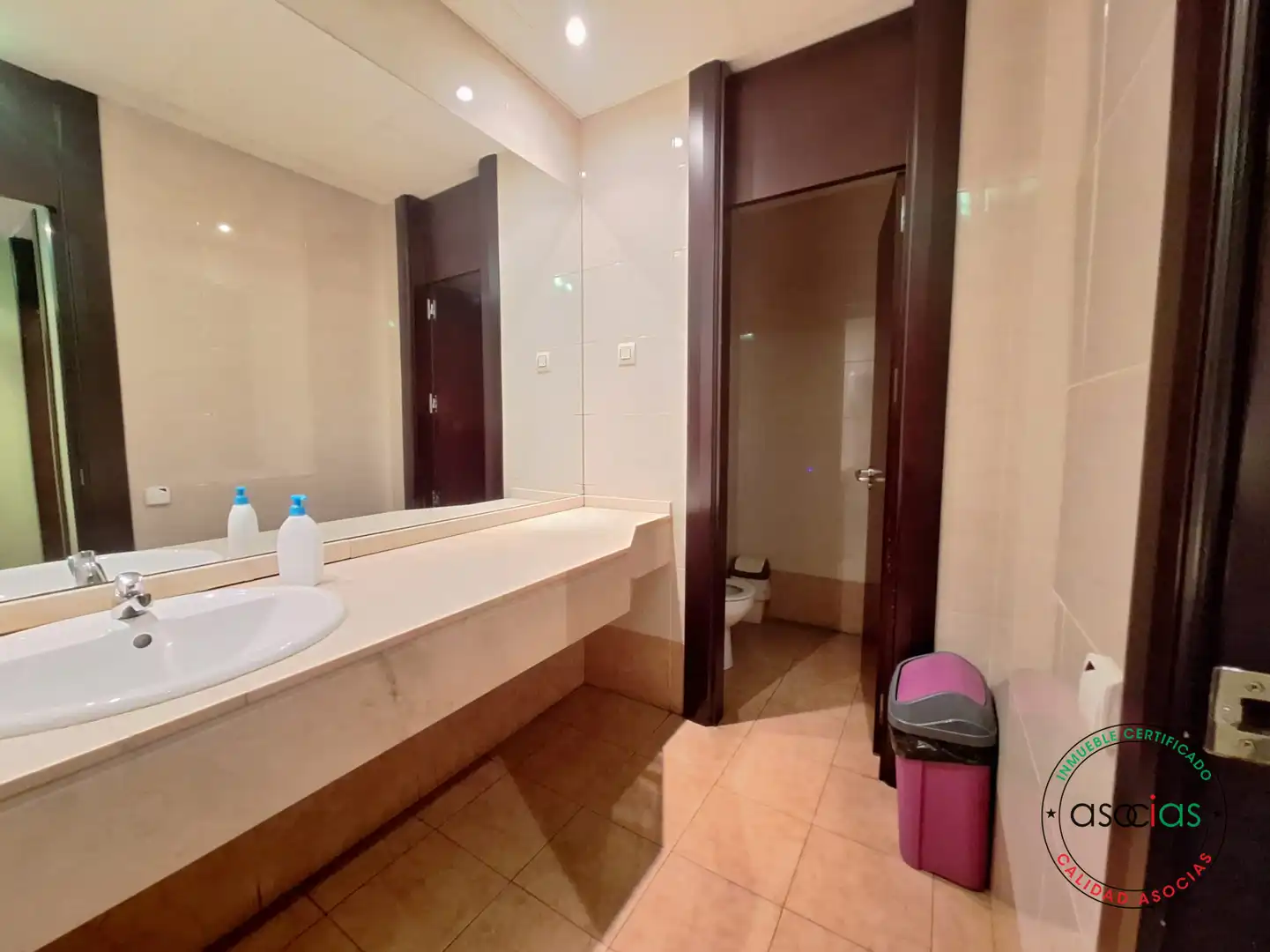 Baño de Local en venta en Gijón  con Aire acondicionado
