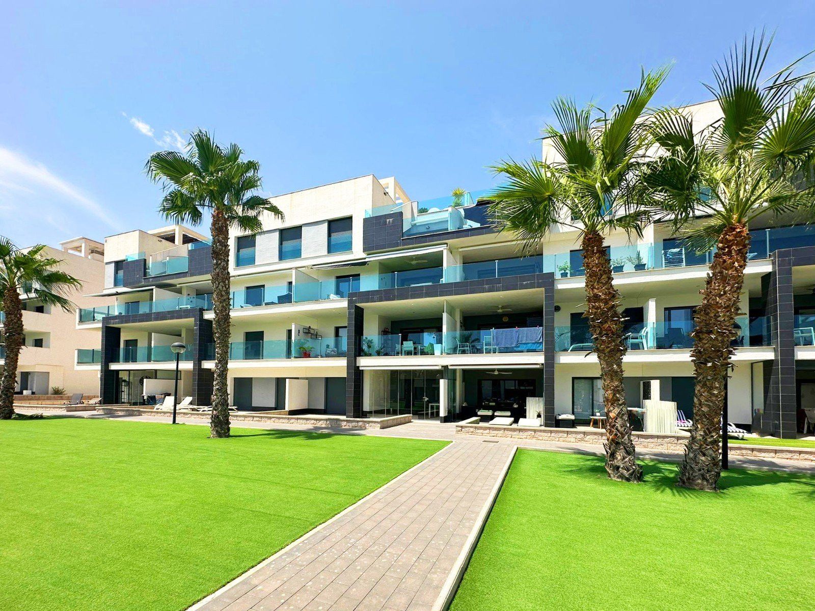 Vista exterior de Apartament en venda en Guardamar del Segura amb Traster, Moblat i Balcó
