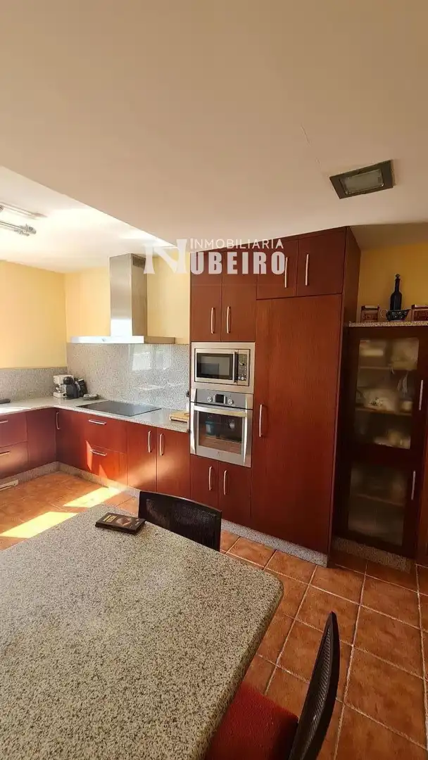 Cuina de Casa o xalet en venda en Lugo amb Calefacció i Moblat