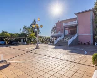 Vista exterior de Finca rústica en venda en Sanlúcar la Mayor amb Aire condicionat, Calefacció i Jardí privat