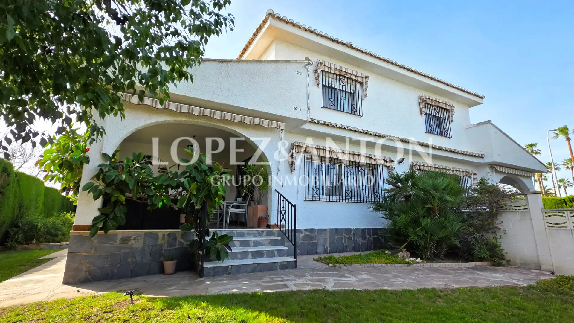 Exterior view of Houses for sale in L'Eliana  with Air Conditioner, Private garden and Terrace