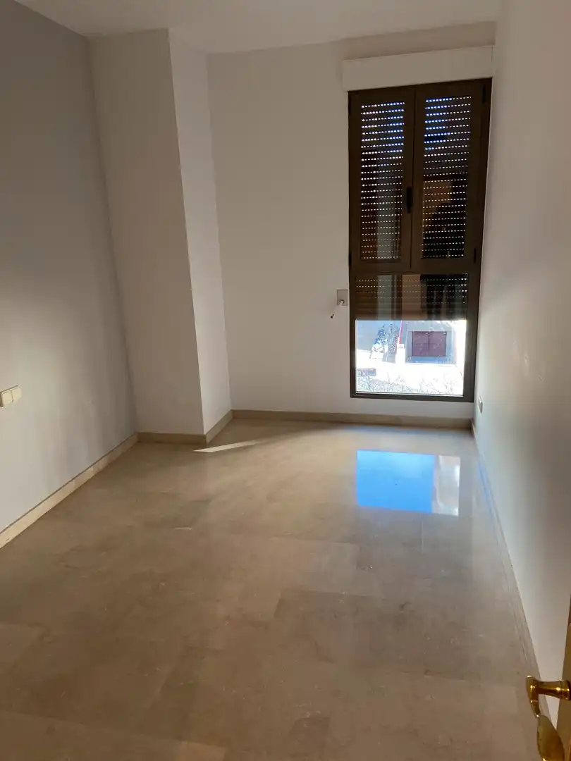 Wohnung zur Miete in Valencia mit Klimaanlage, Heizung und Terrasse