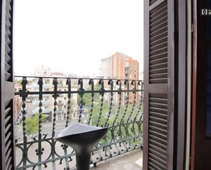 Balcony of Flat to share in  Barcelona Capital  with Air Conditioner and Terrace