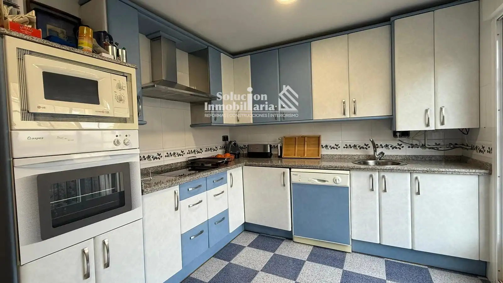 Cocina de Casa adosada en venta en Carrascal de Barregas con Calefacción, Terraza y Amueblado